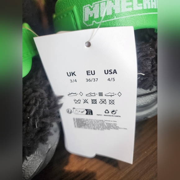 Kids Minecraft Green and Black Fleece Lined Clogs  New With Tags Size 4-5 - Picture 4 of 7